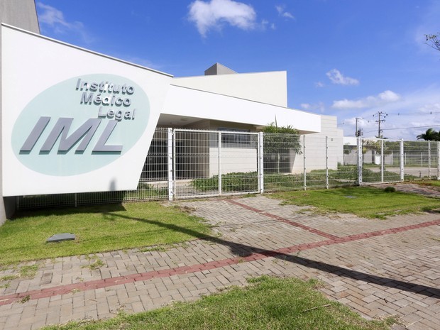 Motociclista morre ao bater contra caminhão na BR-376