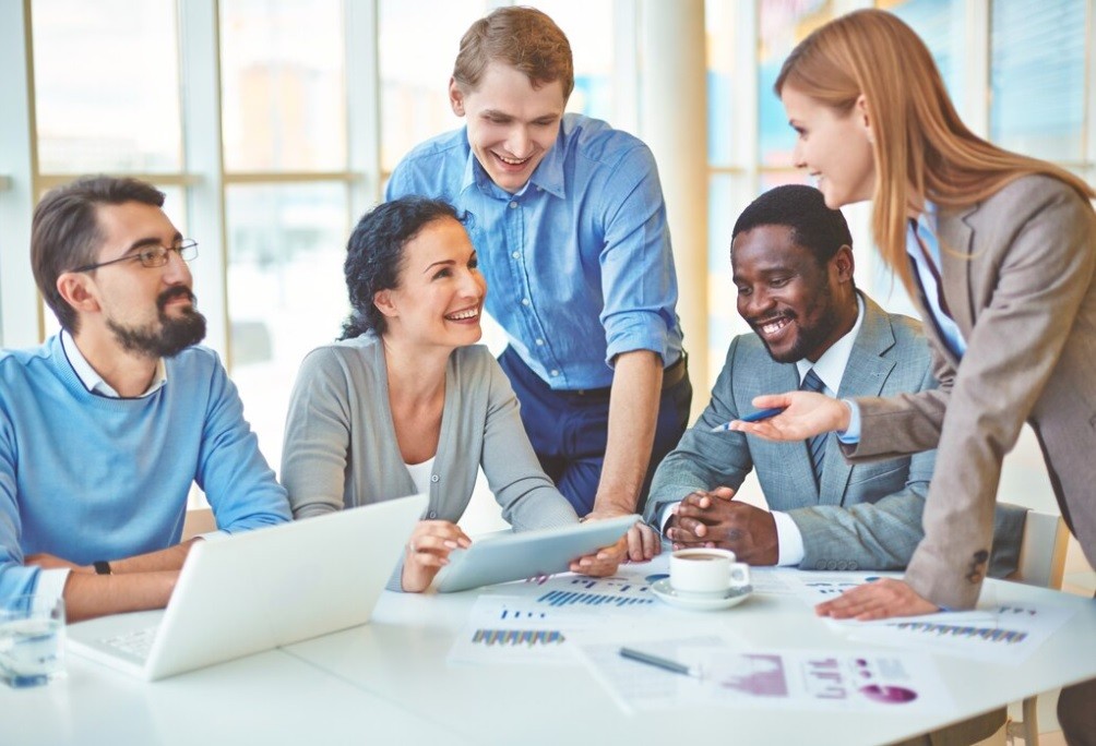 Como investir em felicidade no ambiente de trabalho