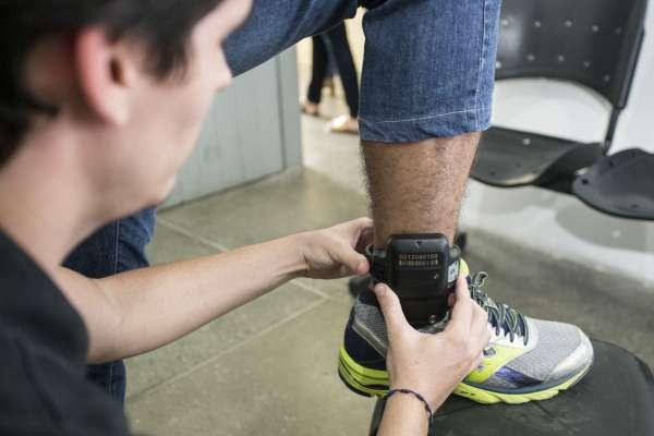 Presos com tornozeleira eletrônica terão que voltar para a cadeia