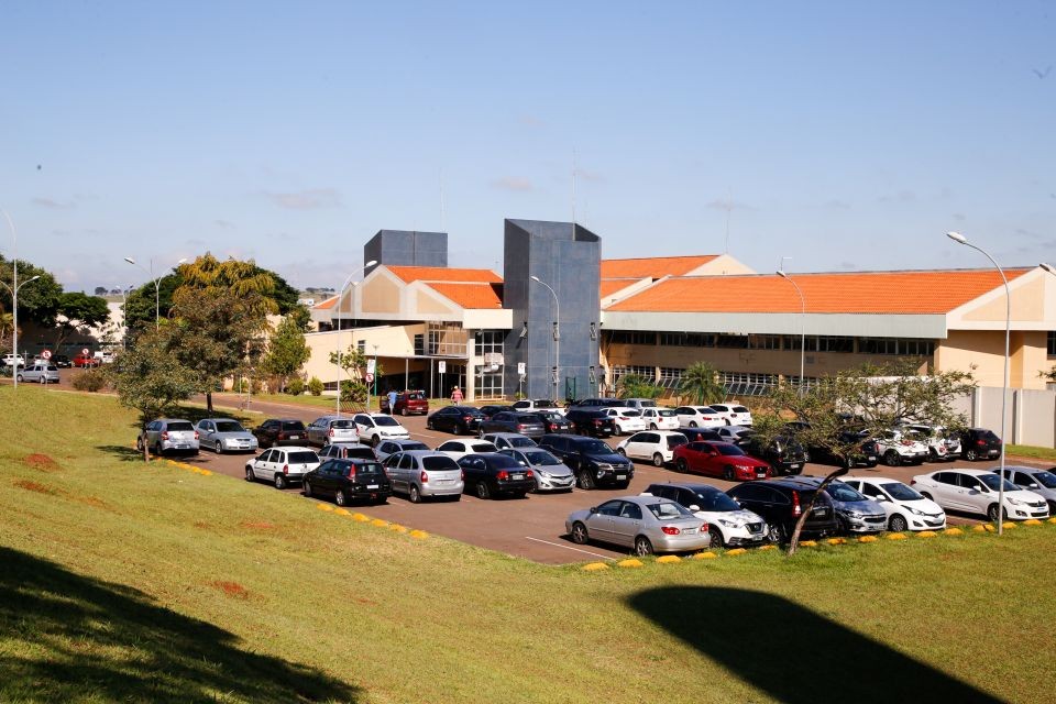 100% dos pacientes internados na UTI do HM não completaram o esquema vacinal, diz secretário