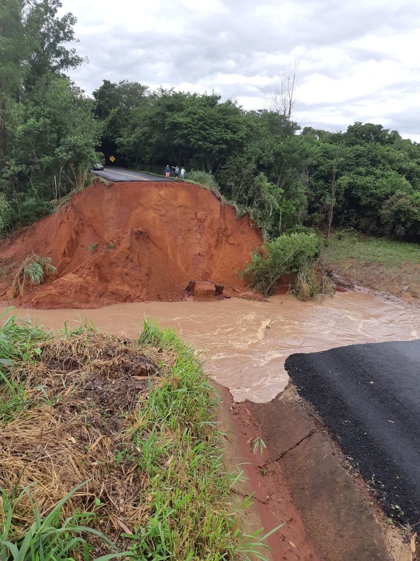 Trecho entre Terra Boa e Cianorte é interditado após queda de ponte