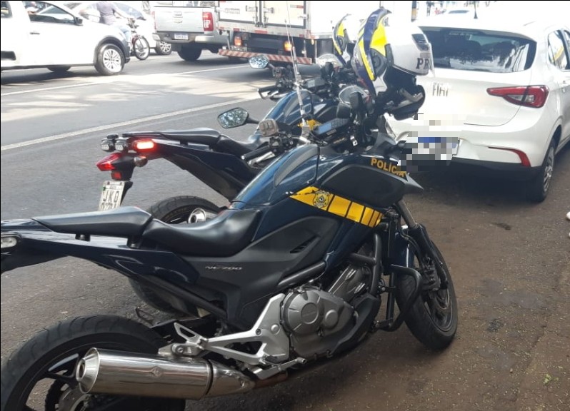 Em Maringá, PRF recupera carro roubado no RJ e prende motorista em flagrante