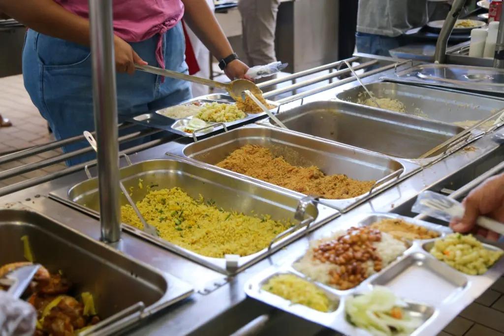 Restaurantes populares de Maringá oferecem cardápio especial de Natal