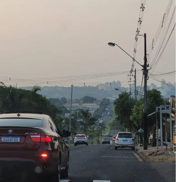 Fumaça cobre o céu em Maringá: entenda o fenômeno