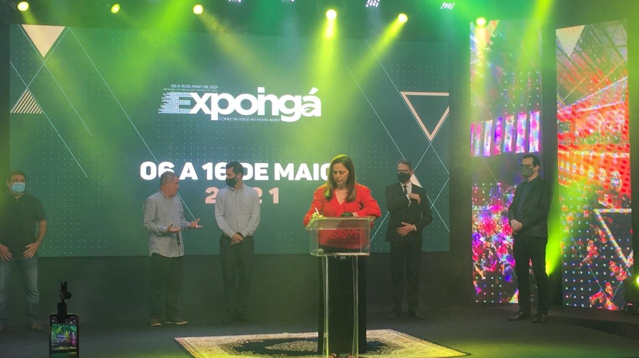 Presidente da SRM se emociona ao anunciar adiamento da Expoingá
