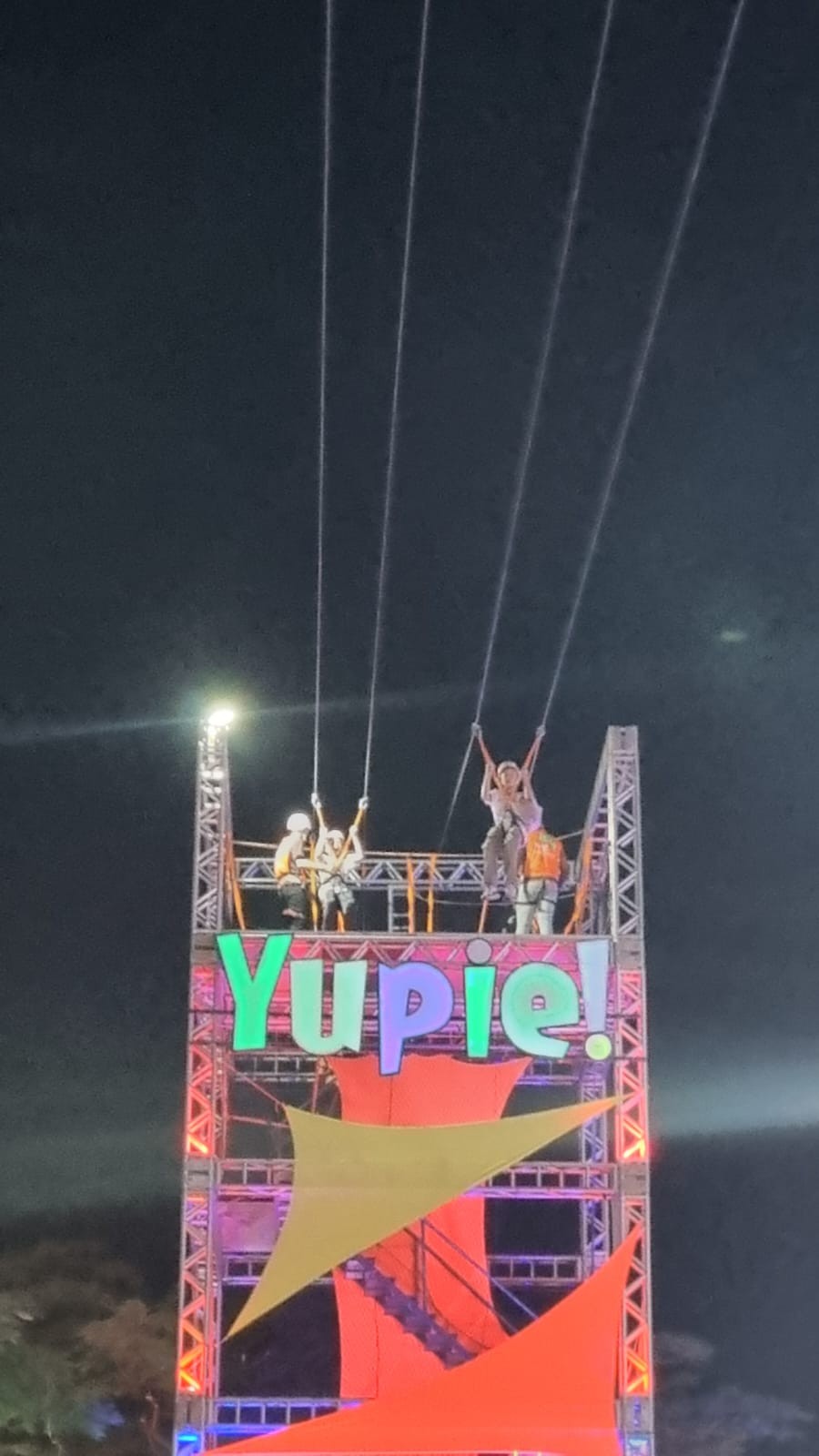 Novidade no parque de diversões da Expoingá atrai aventureiros