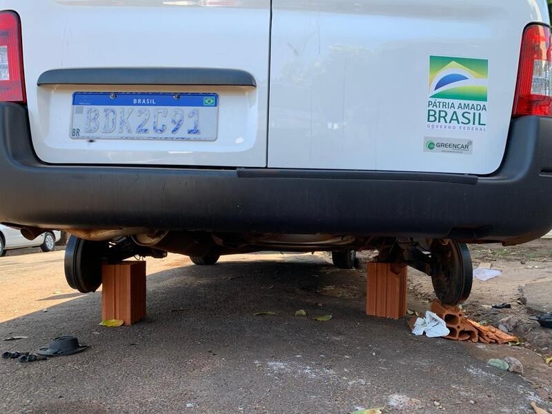 Ladrões furtam rodas de ambulância em Paiçandu