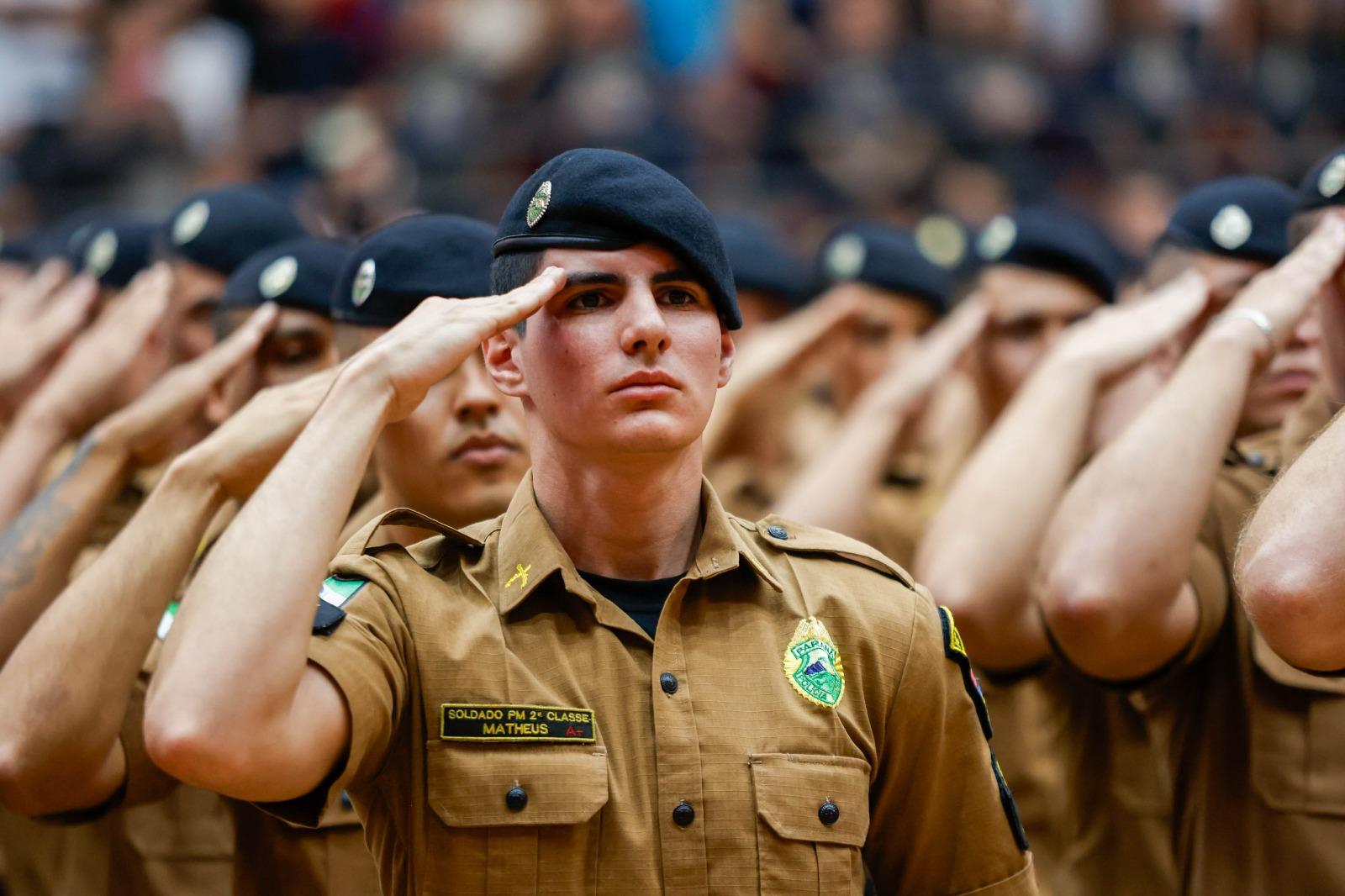 Governador anuncia concurso público para PM e Bombeiros