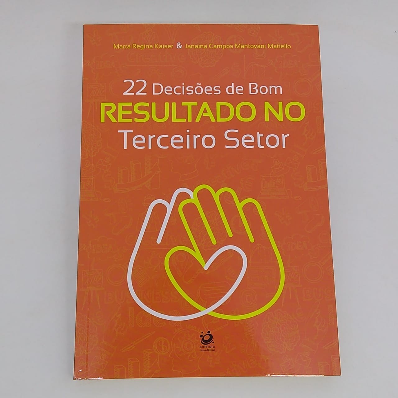 Livro sobre entidades sem fins lucrativos é lançado em Maringá