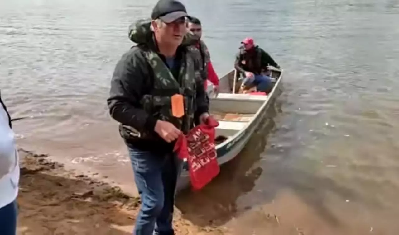Camiseta de criança é encontrada na mata durante buscas por desaparecidos no Rio Ivaí