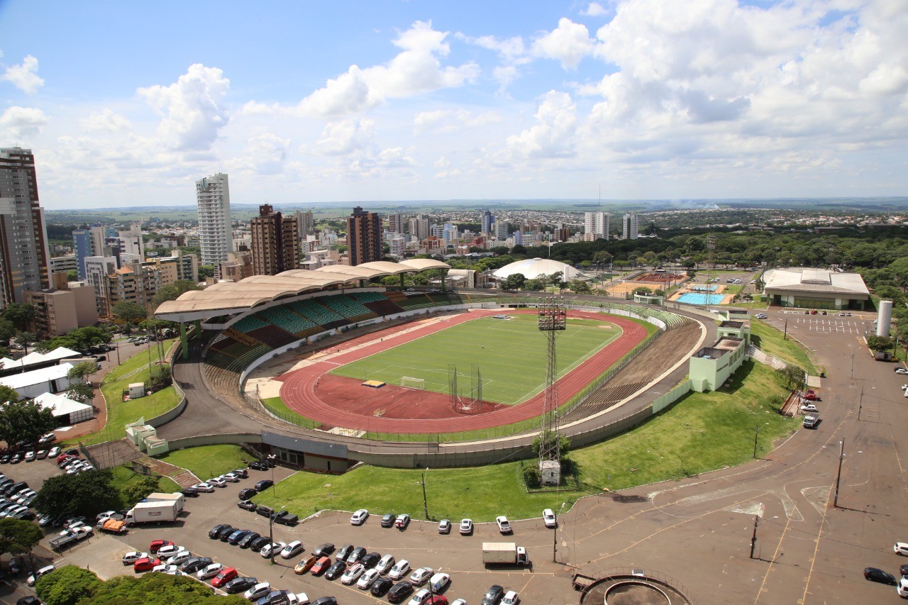 Estádio Willie Davids homenageia personalidade política de Londrina