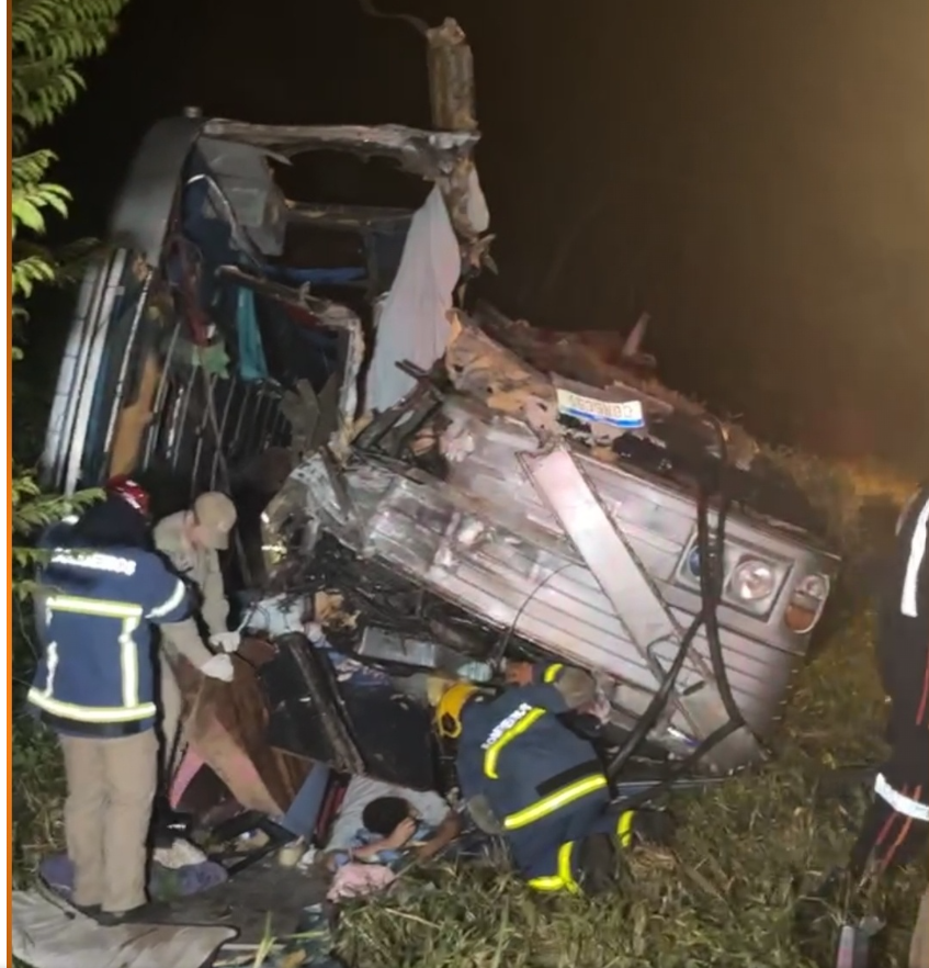 Uma pessoa morreu e 24 ficaram feridas em acidente na PRC-158