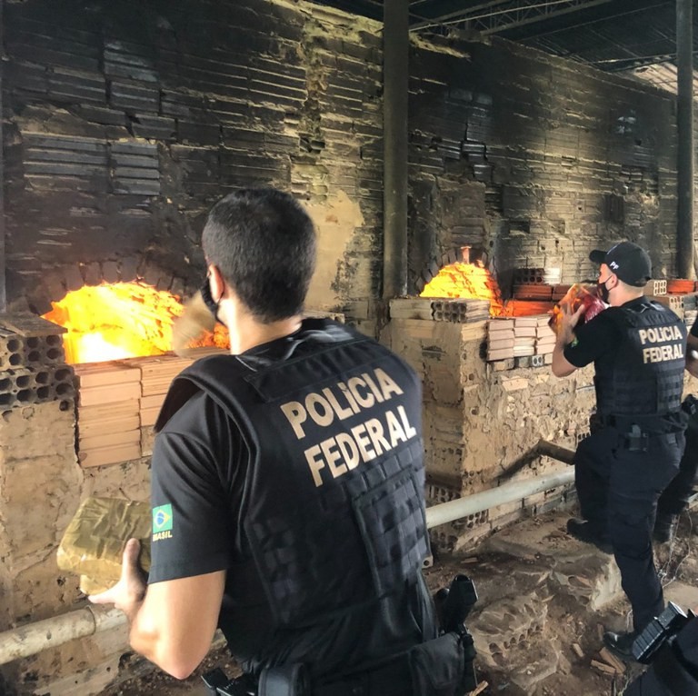 Polícia Federal incinera 5.579 quilos de drogas nesta terça-feira (10)