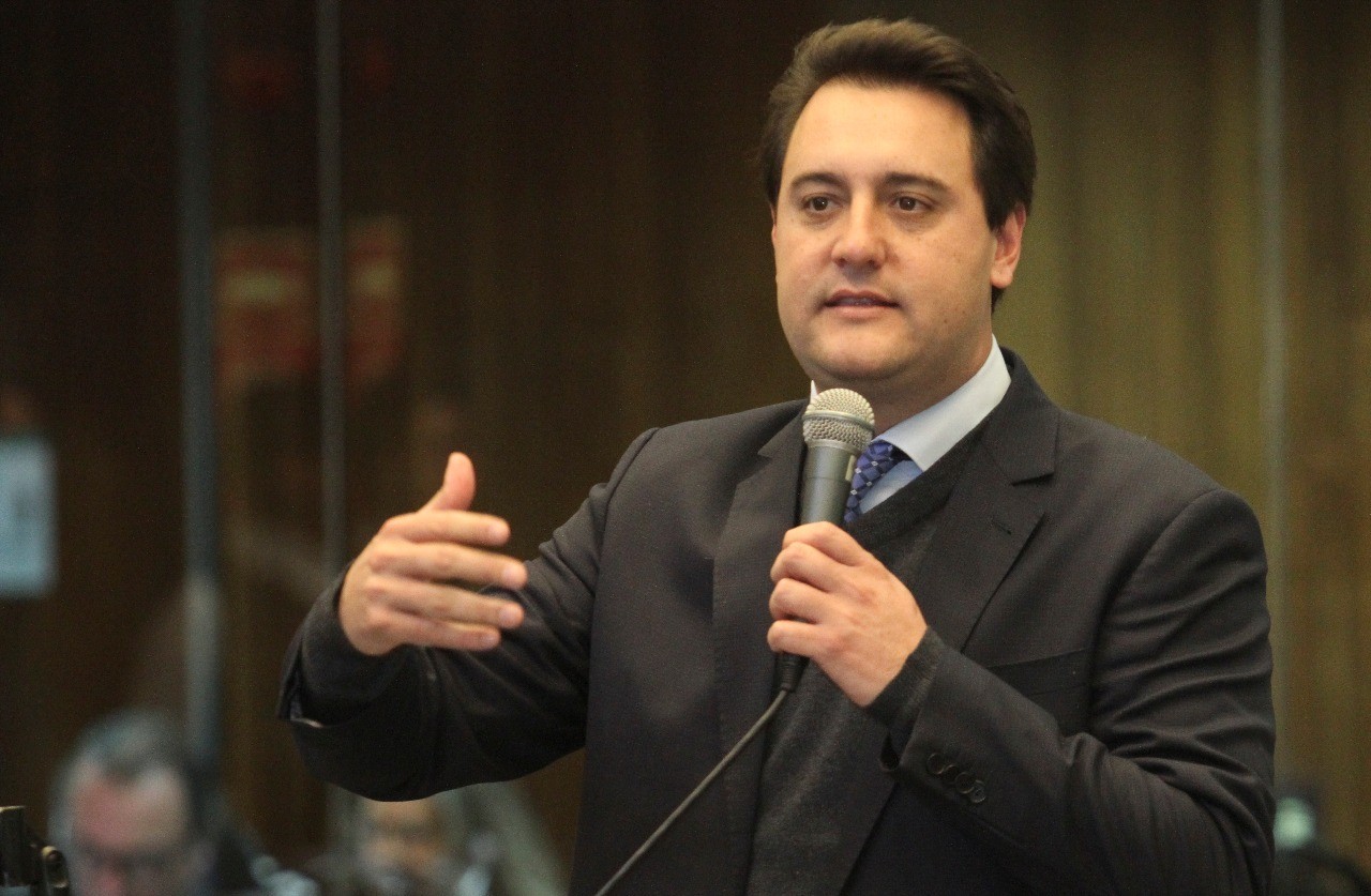 Pesquisa de boca de urna dá vitória de Ratinho Júnior (PSD) no primeiro turno