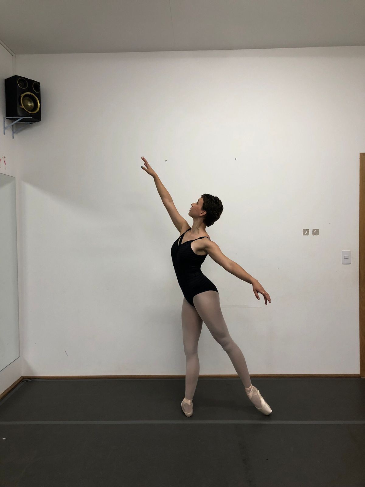 Maringaense que aprendeu balé em projeto social ganha bolsa de estudo