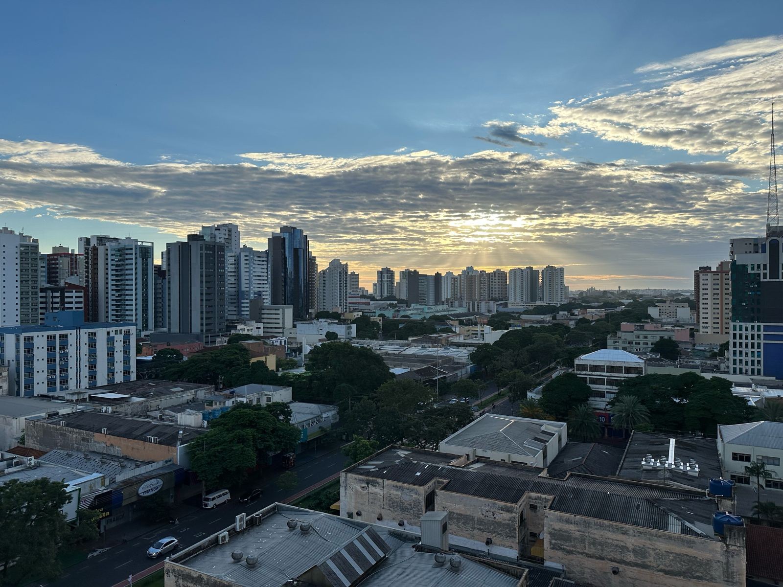 Tempo segue quente em Maringá nesta terça-feira (23)