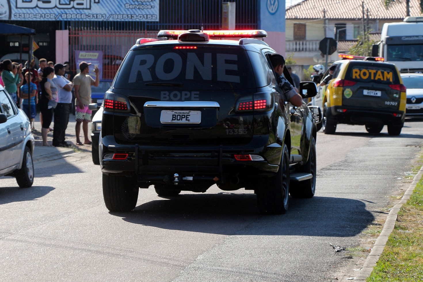 Homem baleado após troca de tiros com a Rotam morre no hospital