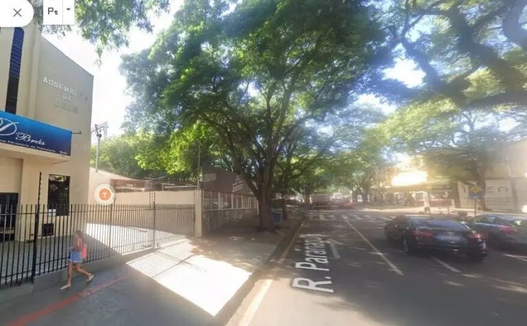 Em avenida 15 igrejas e 12 bares e ‘disques’ convivem em harmonia