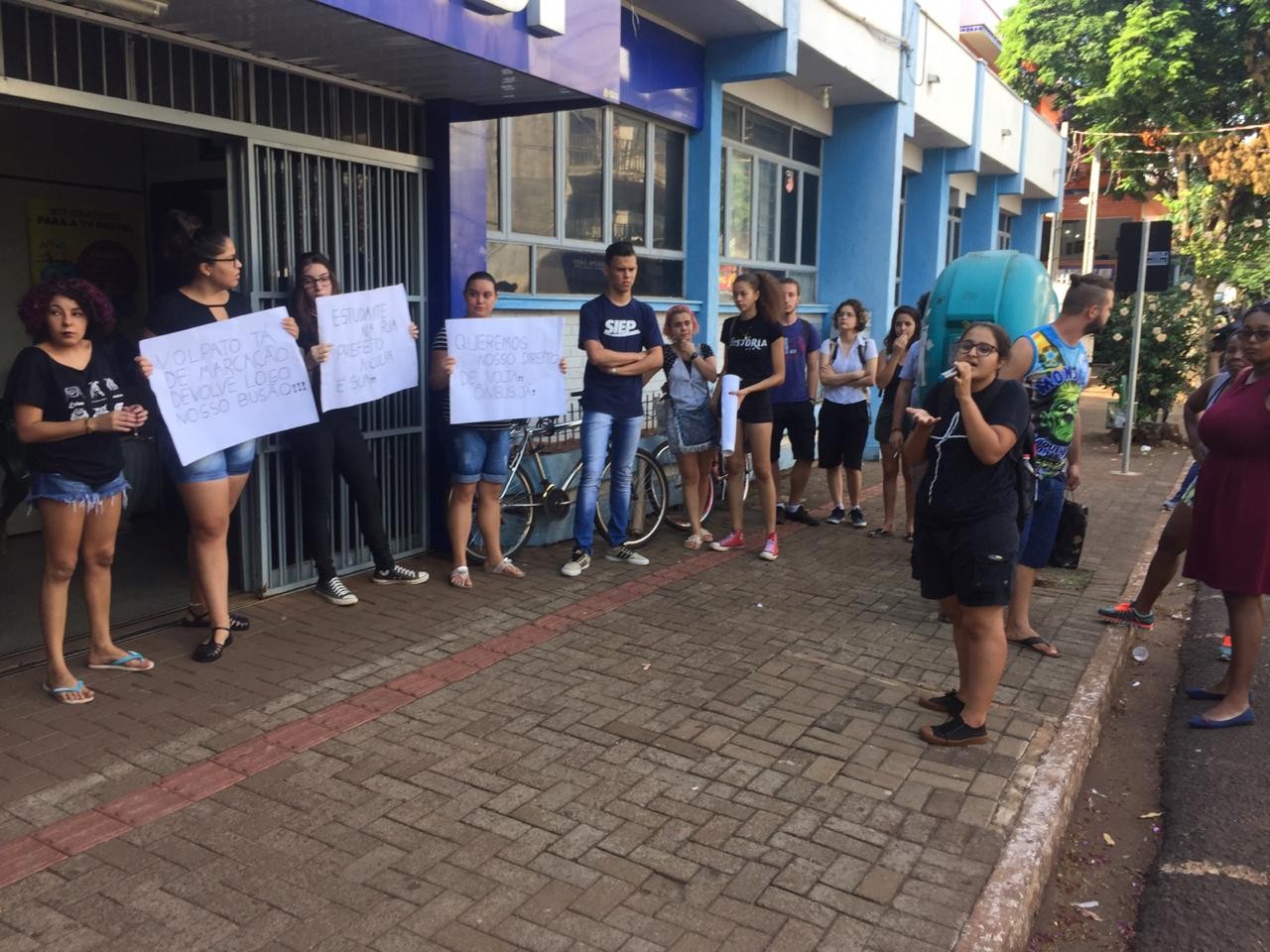 Estudantes de Sarandi fazem novo protesto em frente a prefeitura