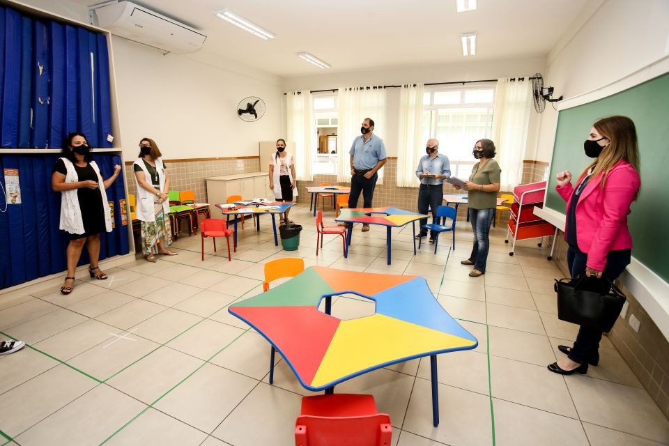 Seduc não vai exigir comprovante de vacinação em crianças na volta às aulas