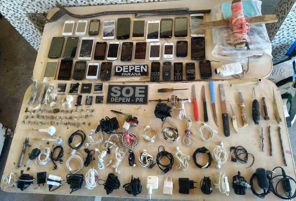 31 celulares são apreendidos em revista na cadeia pública