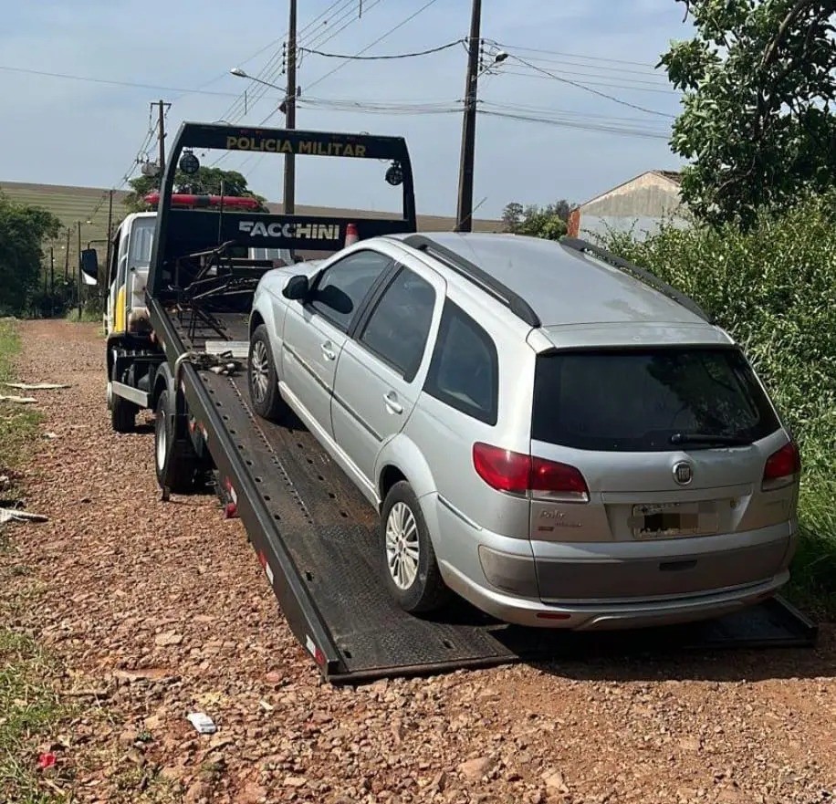 Assaltantes armados e encapuzados cercam vítima e roubam carro com mercadorias do Paraguai