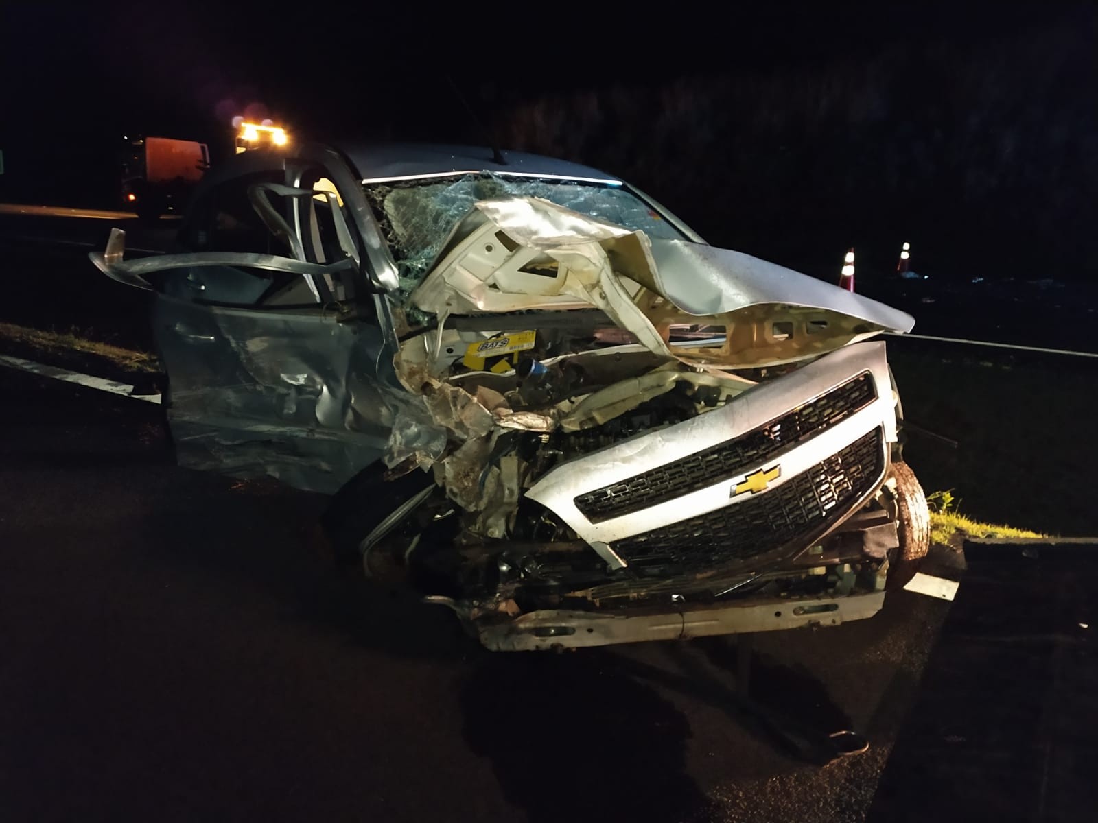 Passageiro morre e dois homens ficam gravemente feridos em acidente na BR-376