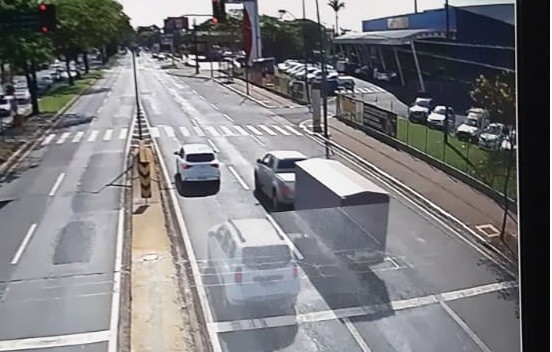 Após polêmica, Semob vai arquivar infrações de semáforo da Avenida Colombo