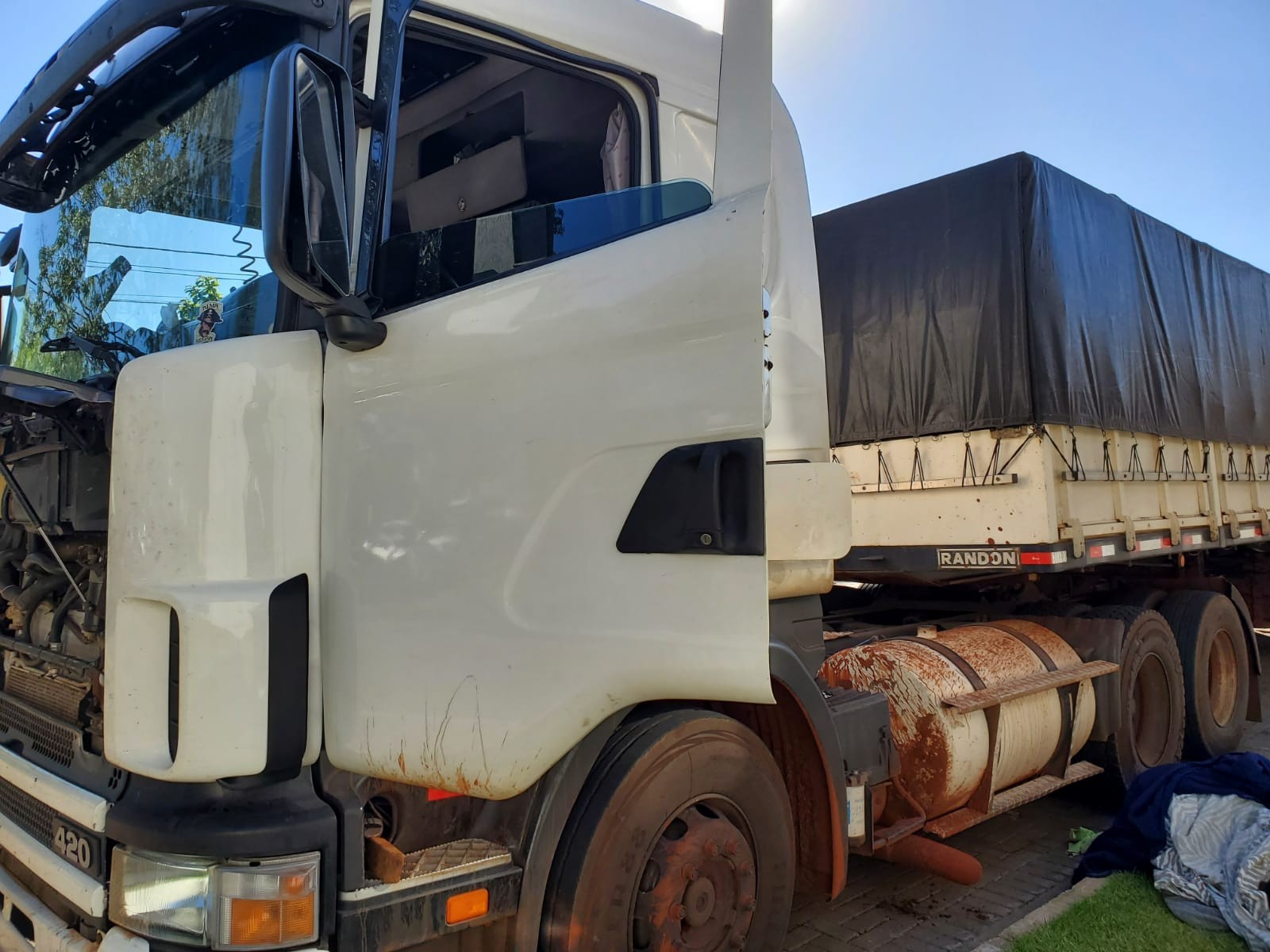 Polícia Federal encontra 170 kg de cocaína escondidos em carreta que transportava milho