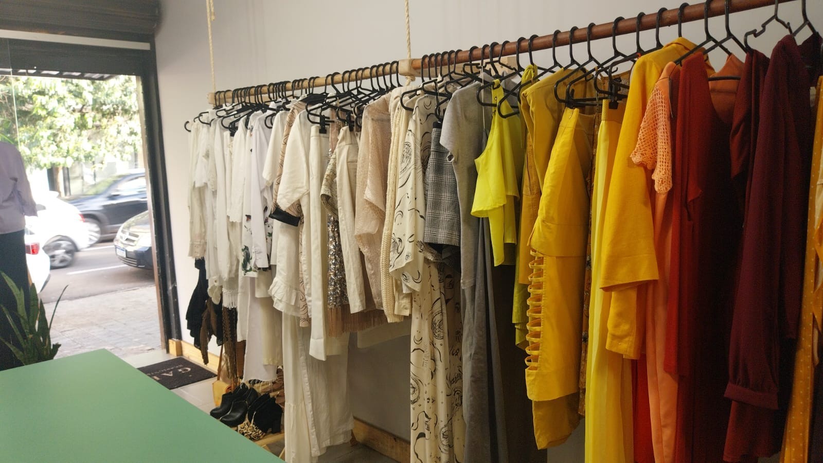 Consumo consciente de novas gerações faz aumentar lojas de brechó em 30%