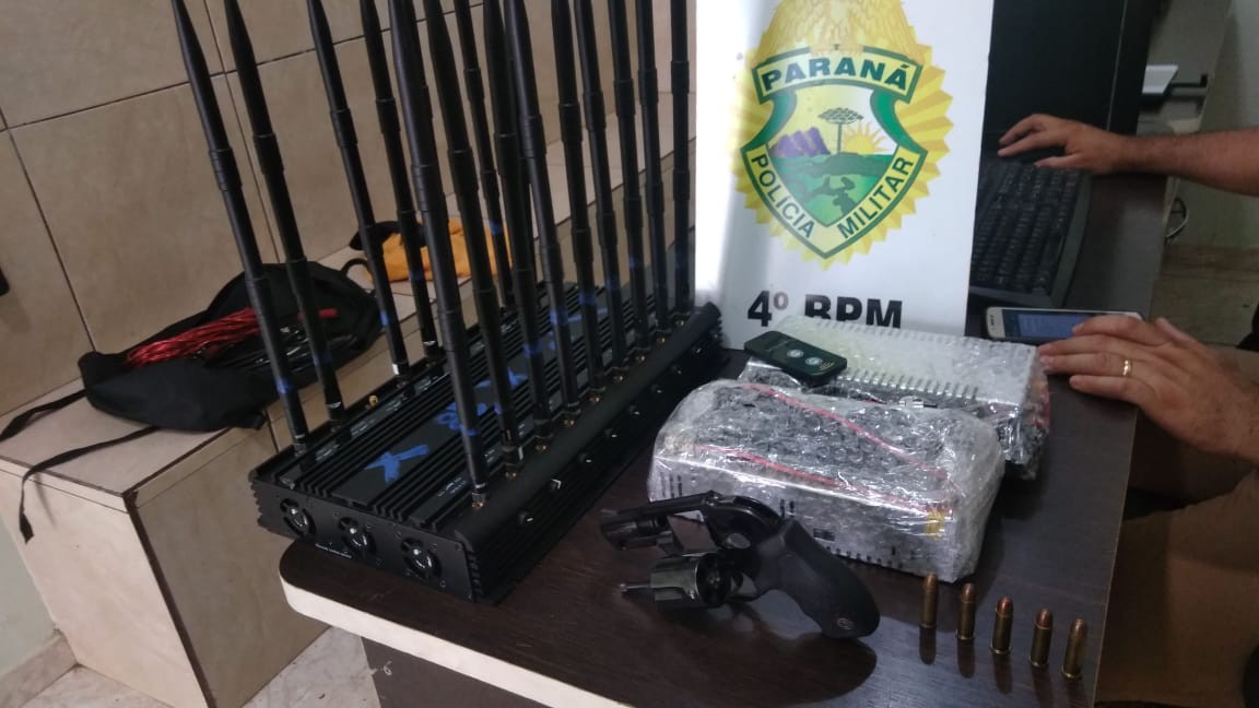 PM apreende objetos na casa de irmã de preso