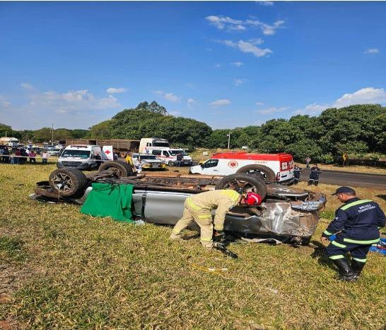 Mulher morre em acidente entre duas caminhonetes na PR-463