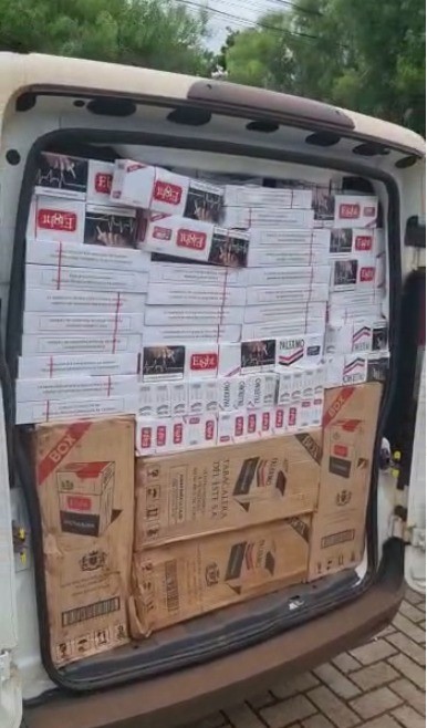 PRF apreende carro com 20 mil maços de cigarro contrabandeado