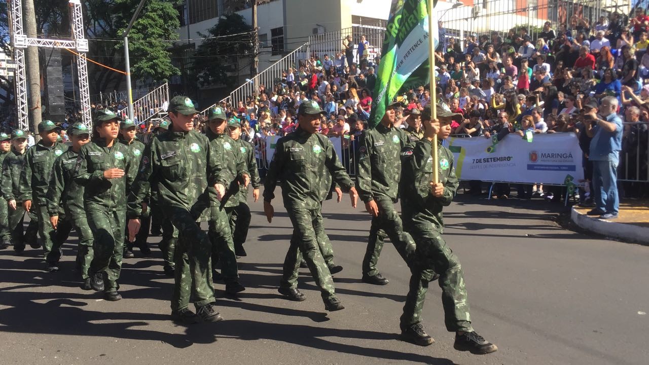Desfile cívico-militar completa 70 anos em Maringá