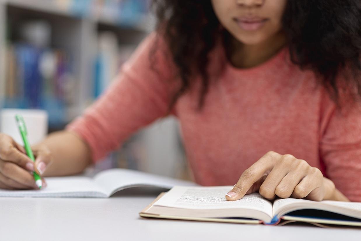 UEM está com inscrições abertas em cursinho pré-vestibular gratuito