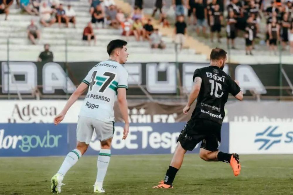 Galo Maringá é derrotado pelo Coritiba e vê risco de rebaixamento