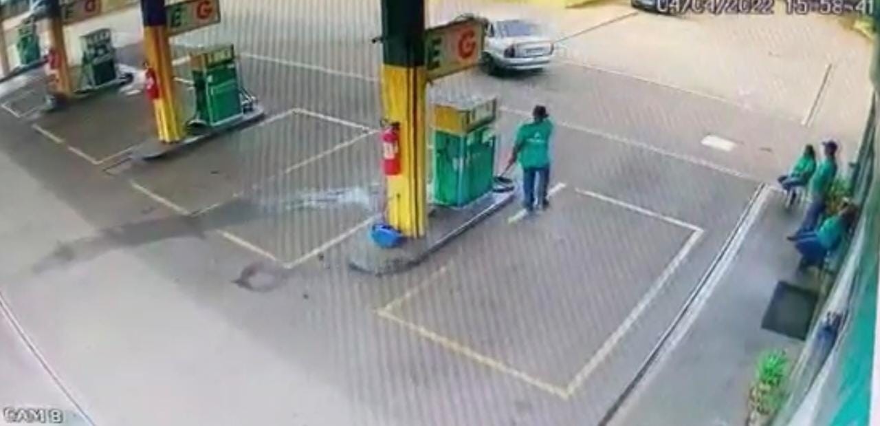 Motorista enche o tanque e foge de posto de combustíveis sem pagar em Sarandi; vídeo