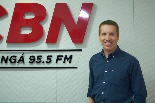 Recebi uma nova proposta de emprego. Devo comunicar meu gestor antes de aceitar?