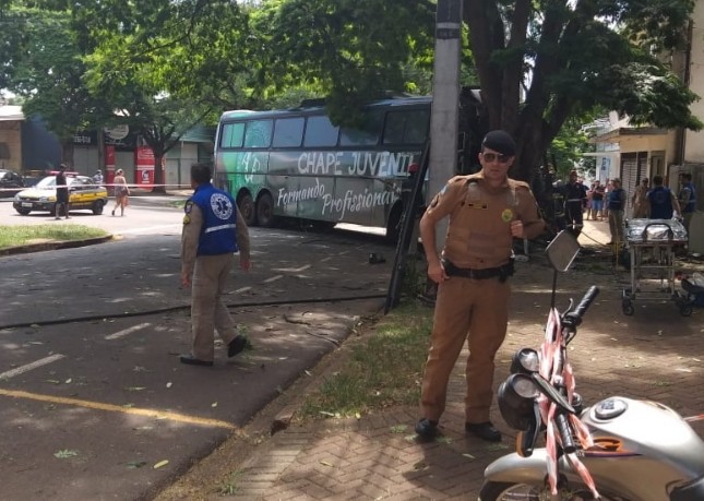 Ônibus se envolve em acidente grave em Maringá