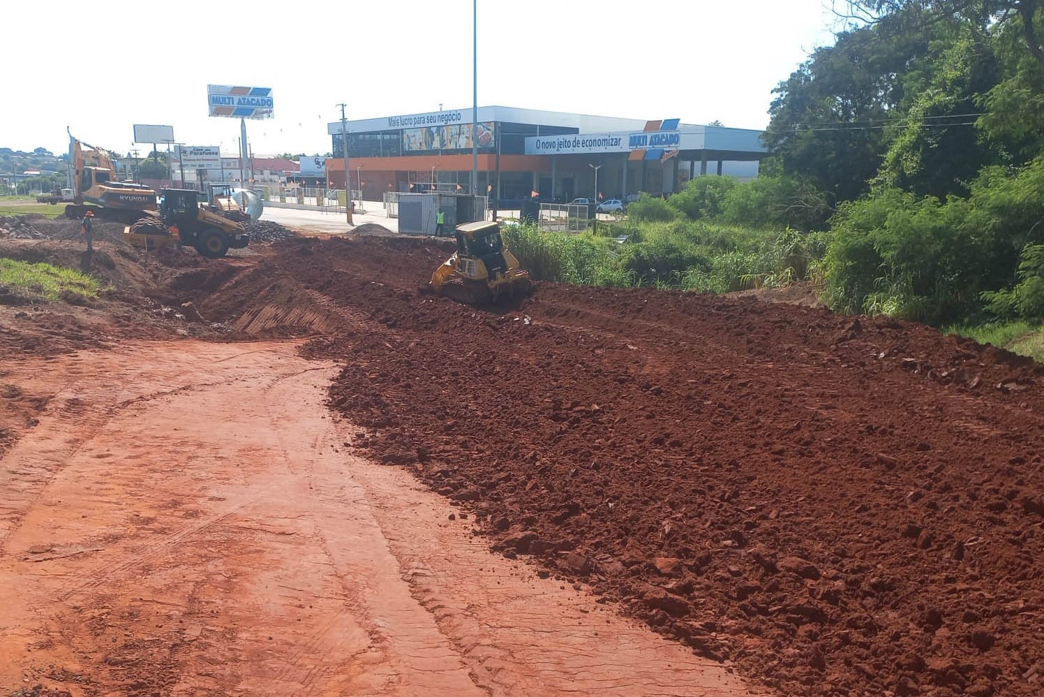 Obra na PR-323 em Umuarama segue e trânsito flui em desvio