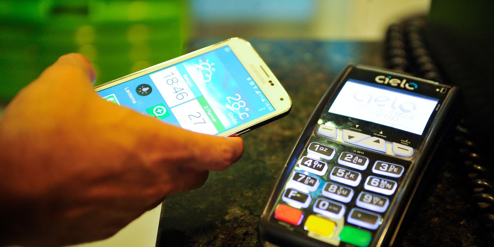 Lojistas saem ganhando em guerra de instituições bancárias por dados