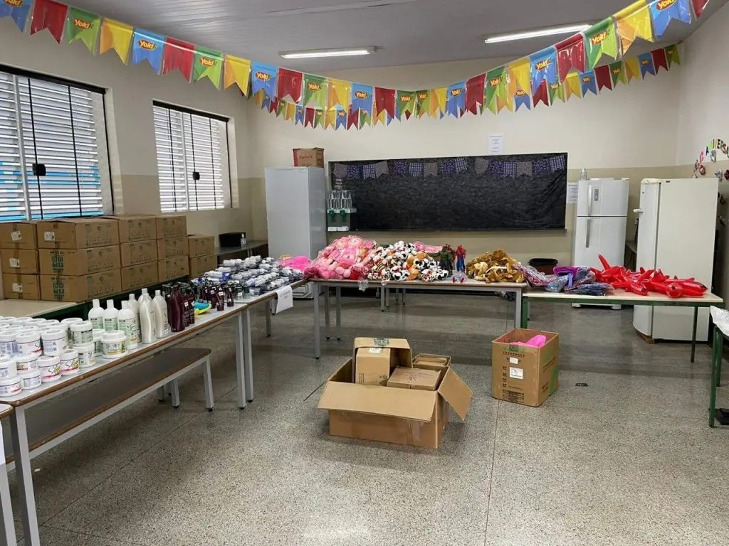 Bazar com produtos doados pela Receita Federal em Maringá tem itens a partir de R$ 1