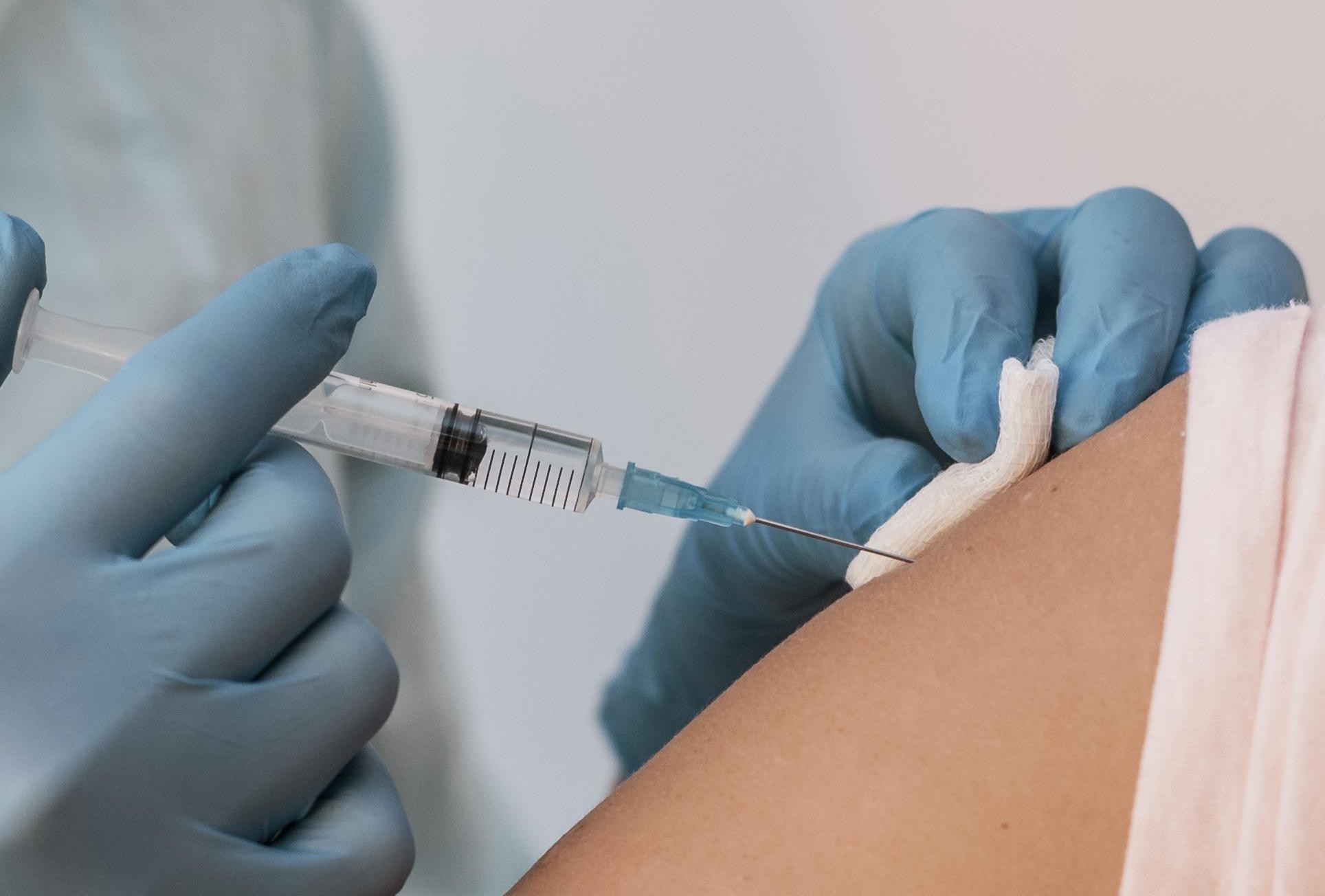 Nova dose da bivalente começa a ser aplicada na segunda-feira (18)