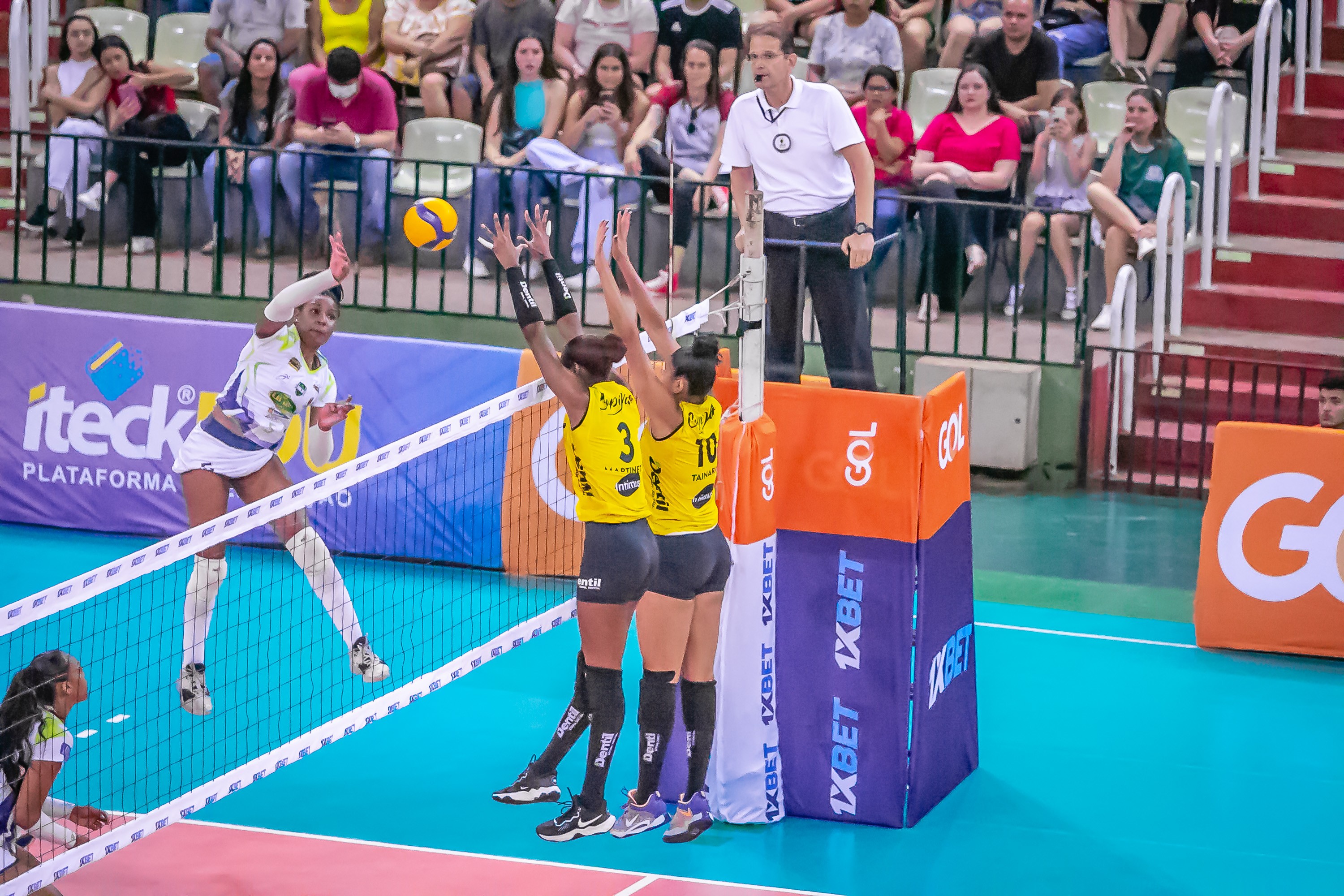 Unilife Maringá perde em casa para o Praia Clube