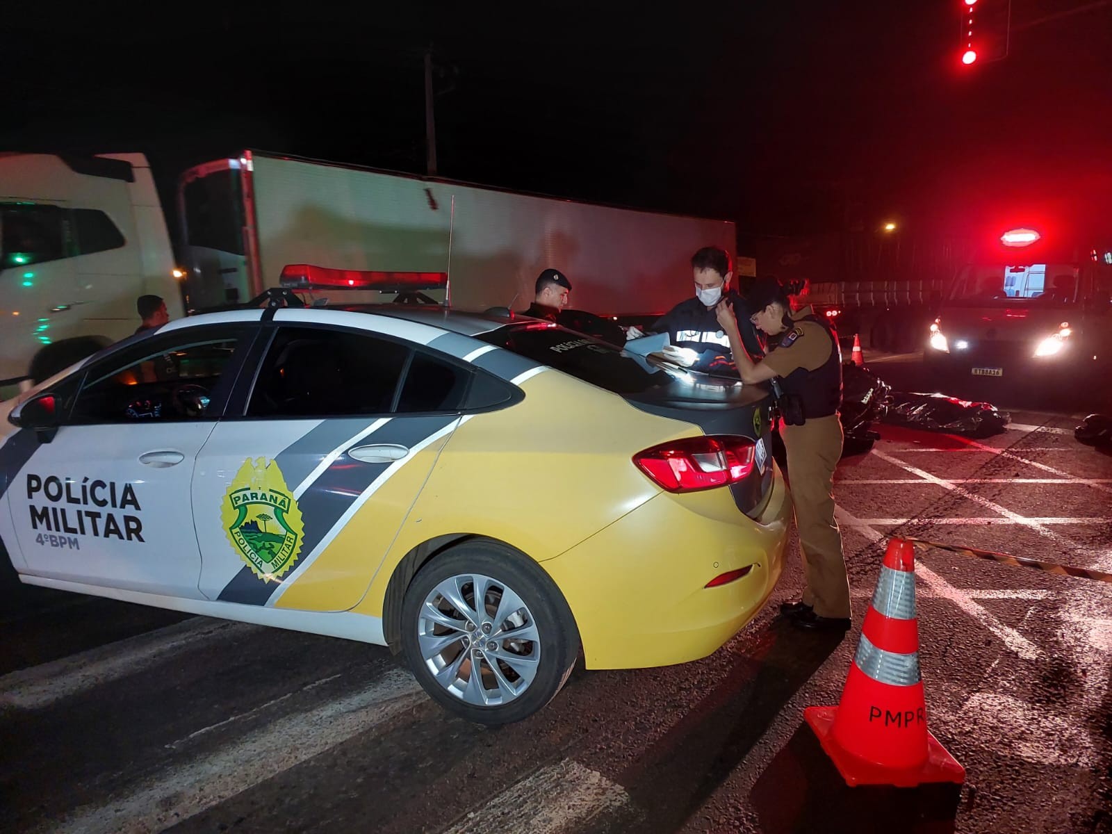Motociclista morre em acidente com caminhão no Contorno Sul