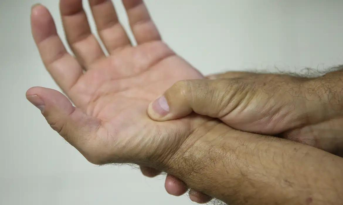 Entenda quando a fibromialgia gera direito à aposentadoria