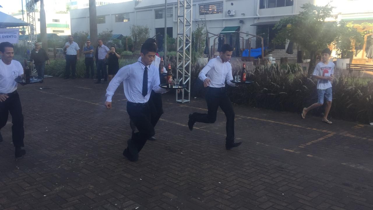 Corrida dos garçons é atração na Semana do Turismo