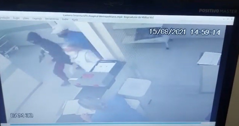Polícia divulga vídeo de homens armados invadindo hospital em Sarandi