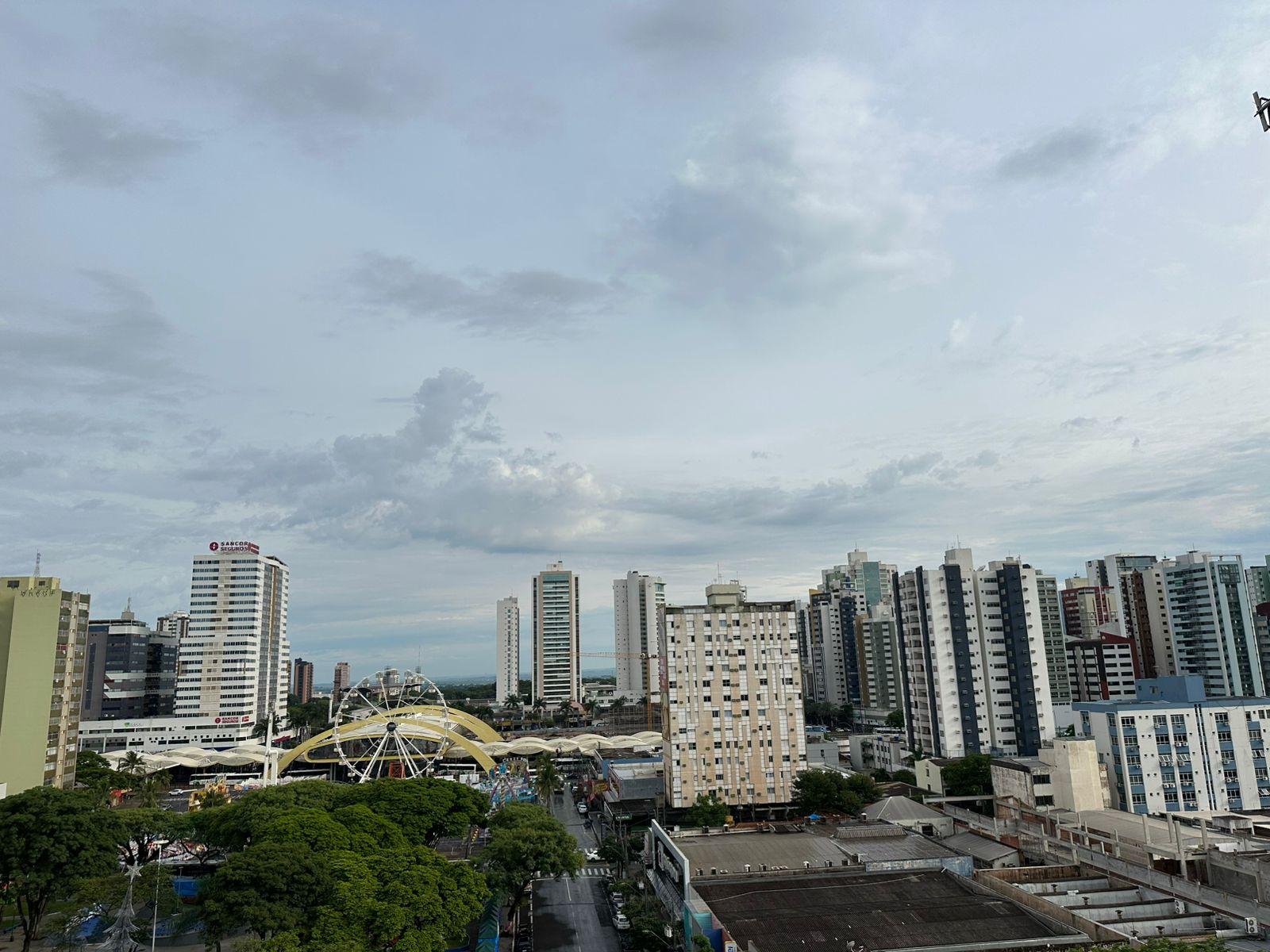 Maringá terá chuva e céu encoberto nesta segunda (8); máxima atinge 28º C