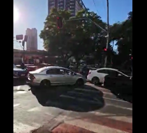 Caos no trânsito no cruzamento das avenidas Pedro Taques e Bento Munhoz revolta motoristas